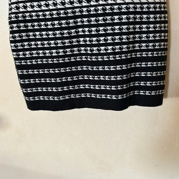 Guess by Marciano black and white low cut sweater dress size S - Picture 6 of 14